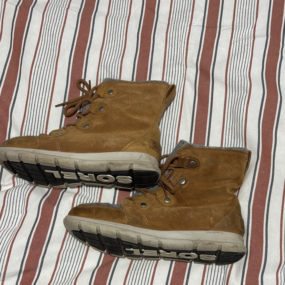 Sorel Tan and Gray Women's Winter Boots - Picture 4 of 4
